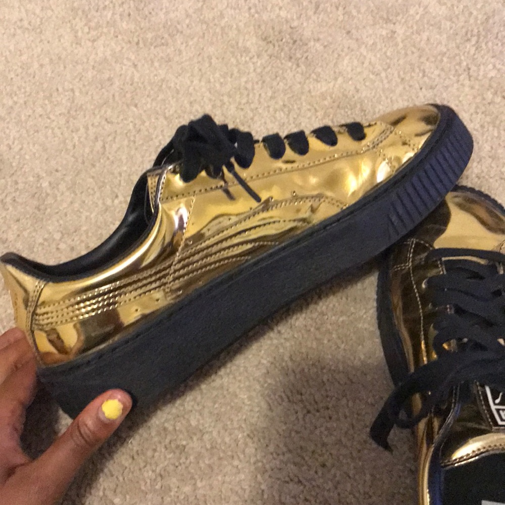 Gold Pumas (Rihanna Fenty Pumas)